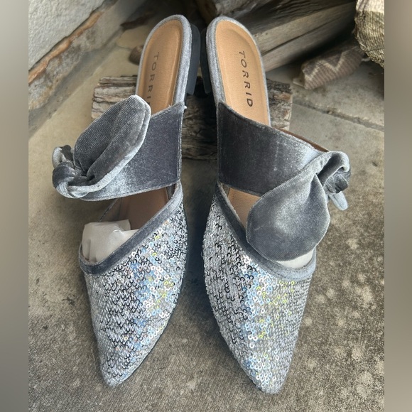 Torrid  Sequins & Velvet bow pointed flats Sz-7.5W.  C - Picture 3 of 11